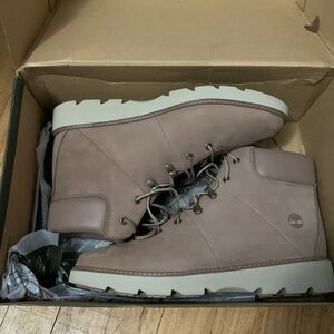 BRAND NEW
Women’s Timberland Boots
Timberland Keeley Field Boots